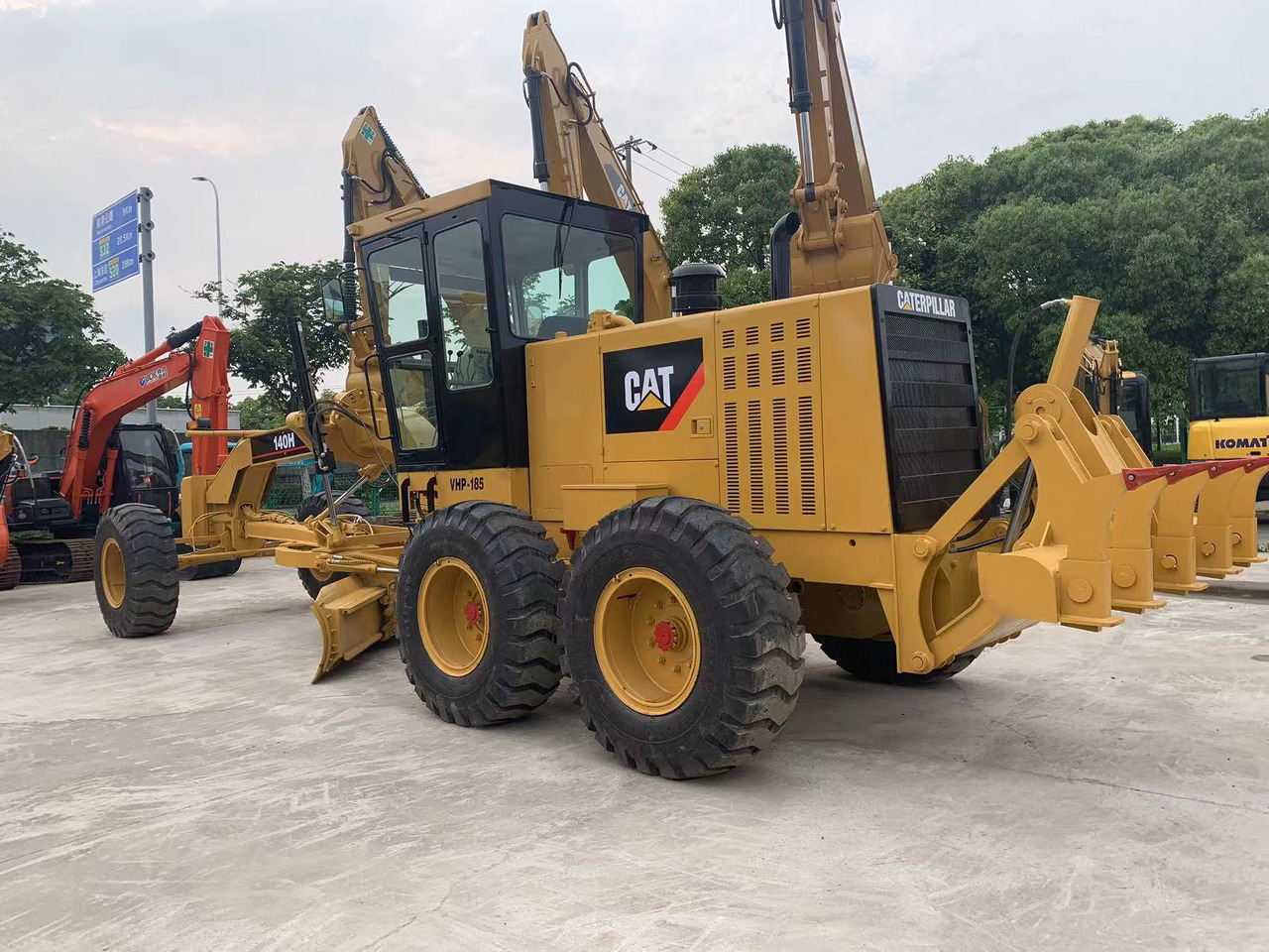CATERPILLAR Used Motor Grader Original CAT 140H for Sale: 138 kW (185 HP) 3306 Engine, 3.7 m Blade & 14,677 kg Operating Weight - Greideris: foto 1 CATERPILLAR Used Motor Grader Original CAT 140H for Sale: 138 kW (185 HP) 3306 Engine, 3.7 m Blade & 14,677 kg Operating Weight - Greideris: foto 1