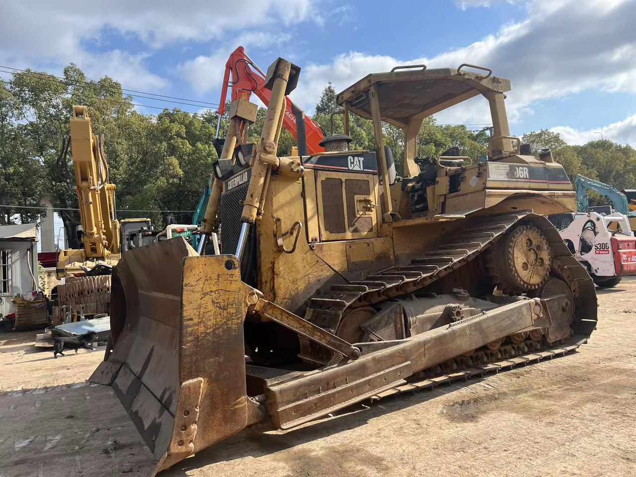 Caterpillar Original Condition CAT D6R bulldozer with Rippers - Buldozeris: foto 4 Caterpillar Original Condition CAT D6R bulldozer with Rippers - Buldozeris: foto 4