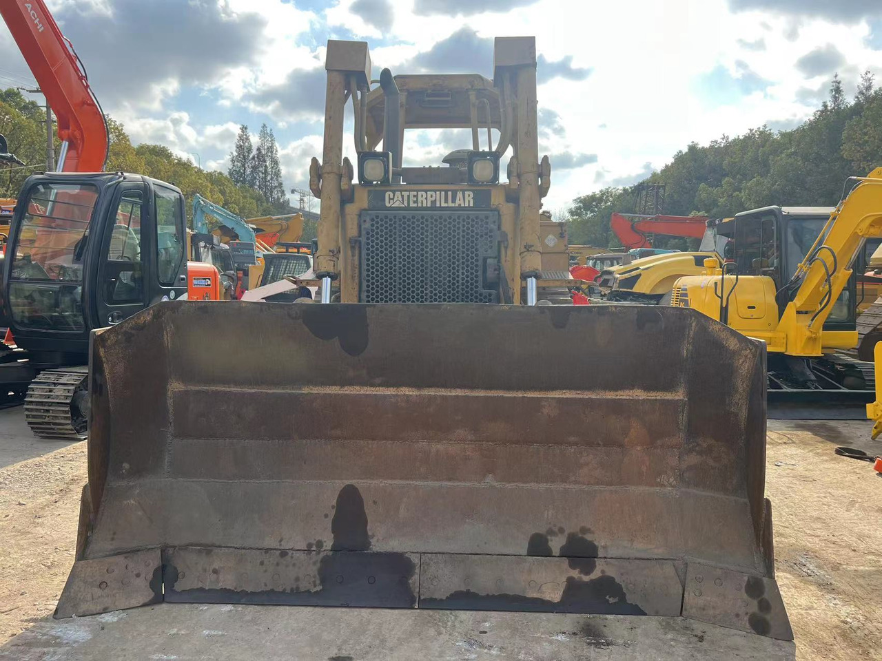 Caterpillar Original Condition CAT D6R bulldozer with Rippers - Buldozeris: foto 3 Caterpillar Original Condition CAT D6R bulldozer with Rippers - Buldozeris: foto 3