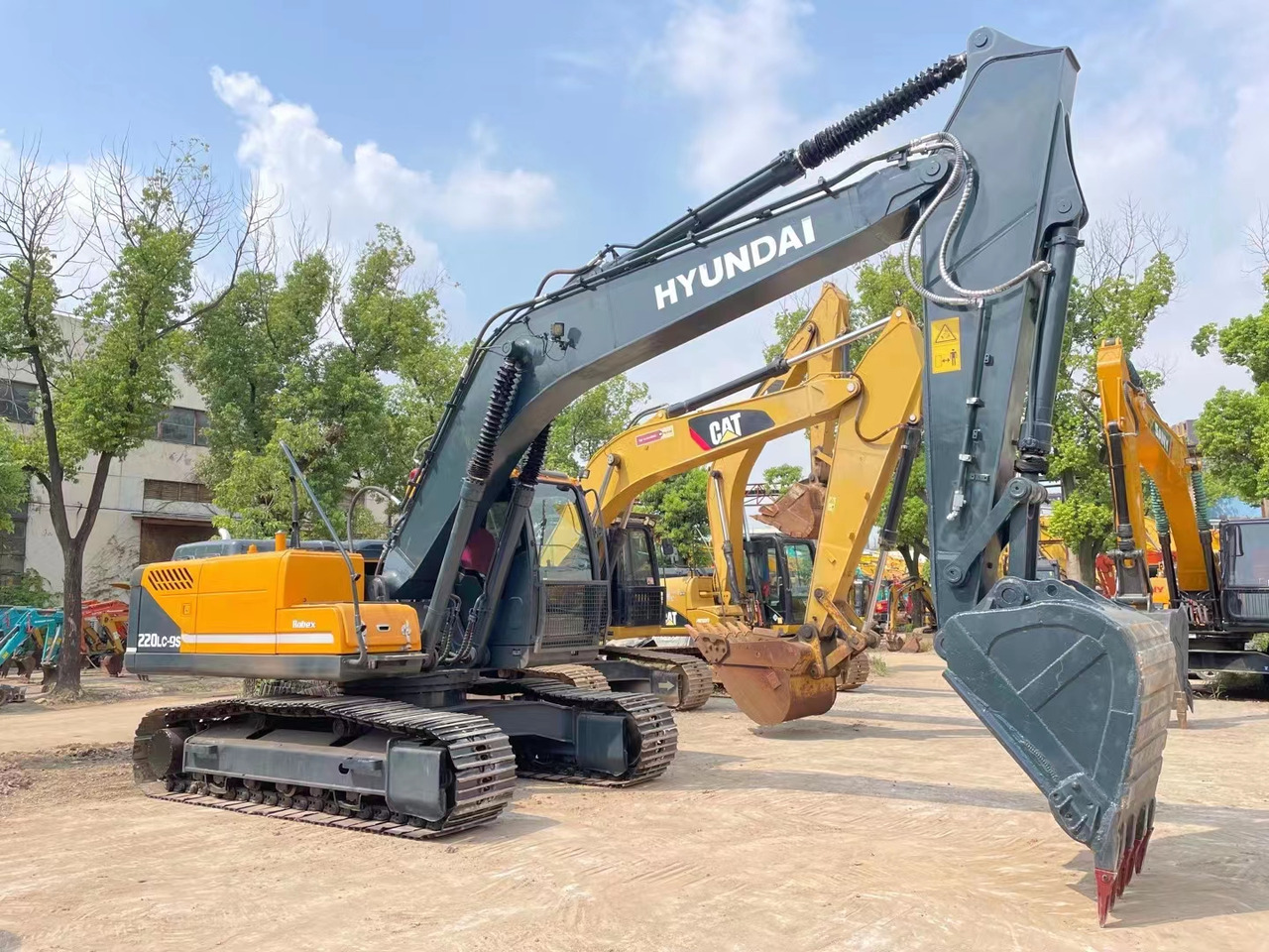 HYUNDAI 220LC-9S Good Condition Hydraulic Excavator for Colombia - Vikšrinis ekskavatorius: foto 2 HYUNDAI 220LC-9S Good Condition Hydraulic Excavator for Colombia - Vikšrinis ekskavatorius: foto 2