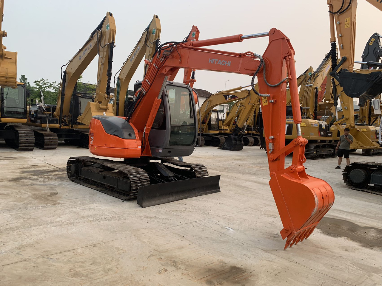 Hitachi Tracked Excavator ZX75 with Blade Dozer - Vikšrinis ekskavatorius: foto 5 Hitachi Tracked Excavator ZX75 with Blade Dozer - Vikšrinis ekskavatorius: foto 5