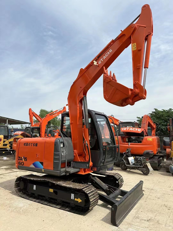 Hitachi ZX60 Mini Excavator Cheap Machine - Vikšrinis ekskavatorius: foto 1 Hitachi ZX60 Mini Excavator Cheap Machine - Vikšrinis ekskavatorius: foto 1
