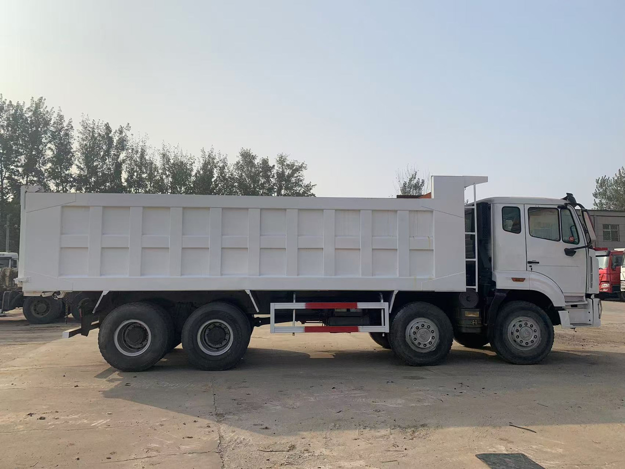Howo 8x4 Tipper Truck Used Condition HOWO Dumper Truck Left Hand Drive - Savivartis sunkvežimis: foto 5 Howo 8x4 Tipper Truck Used Condition HOWO Dumper Truck Left Hand Drive - Savivartis sunkvežimis: foto 5