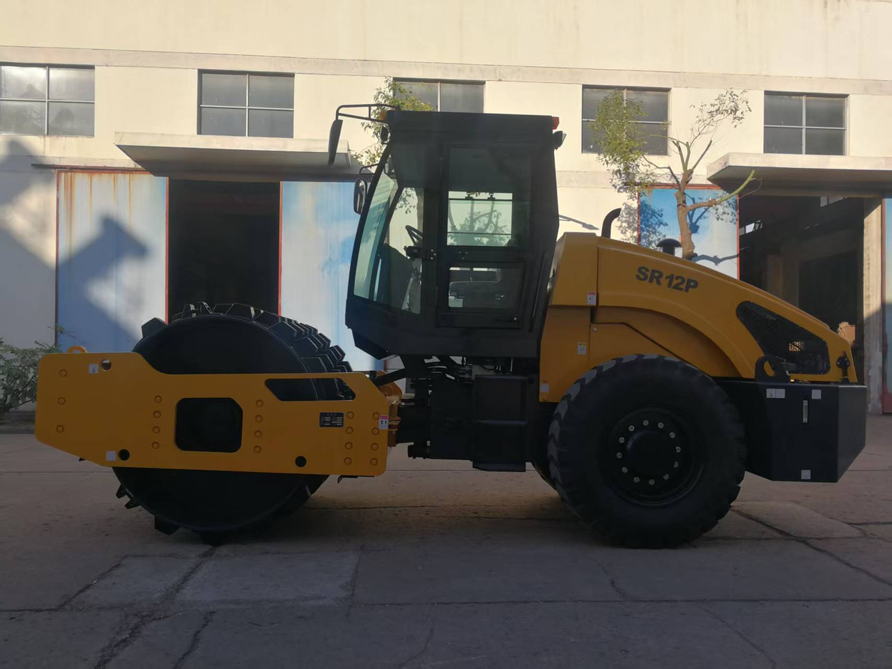 SUNIGHT 12 ton Vibratory Road roller SR12 with Sheepfoot - Asfalto volus: foto 1 SUNIGHT 12 ton Vibratory Road roller SR12 with Sheepfoot - Asfalto volus: foto 1