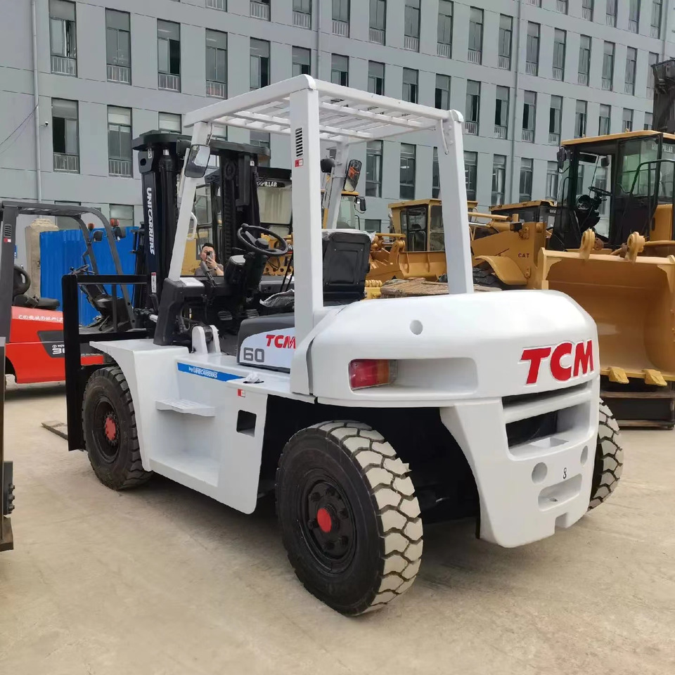 TCM 6 ton Diesel Forklift FD60 with Fork Positioner - Dyzelinis krautuvas: foto 5 TCM 6 ton Diesel Forklift FD60 with Fork Positioner - Dyzelinis krautuvas: foto 5