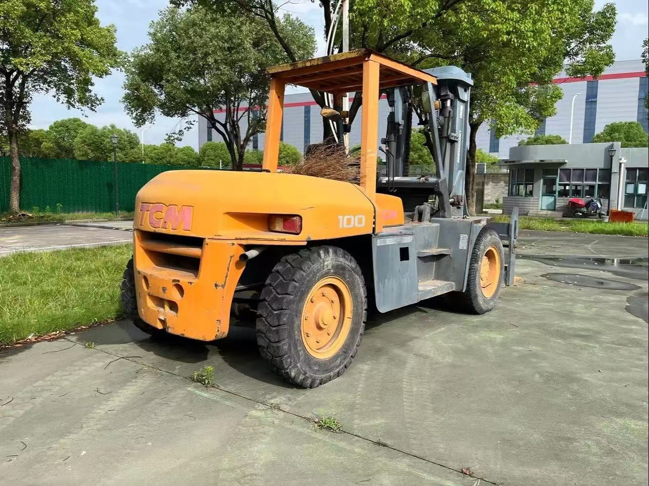 TCM FD100 Forklift Original Color 10 ton Forklift Truck - Dyzelinis krautuvas: foto 2 TCM FD100 Forklift Original Color 10 ton Forklift Truck - Dyzelinis krautuvas: foto 2