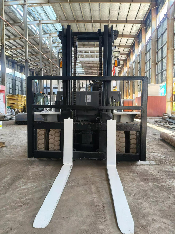 TCM Forklift Truck Secondhand 6 ton Diesel Forklift - Dyzelinis krautuvas: foto 4 TCM Forklift Truck Secondhand 6 ton Diesel Forklift - Dyzelinis krautuvas: foto 4