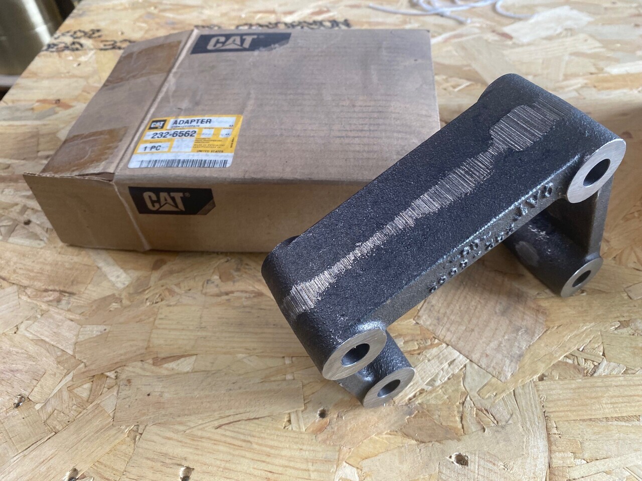 O&K Terex RH40 RH90 6015 6018 Adapter Engine C15 C18 232-6562 2326562 - Atsarginės dalys: foto 1 O&K Terex RH40 RH90 6015 6018 Adapter Engine C15 C18 232-6562 2326562 - Atsarginės dalys: foto 1