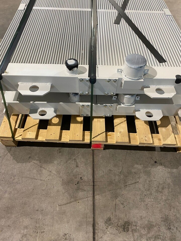 O&K Terex Water radiator RH120 Cat 6030 3672533 1459344 533-9472 - Radiatorius - Sunkvežimis: foto 2 O&K Terex Water radiator RH120 Cat 6030 3672533 1459344 533-9472 - Radiatorius - Sunkvežimis: foto 2