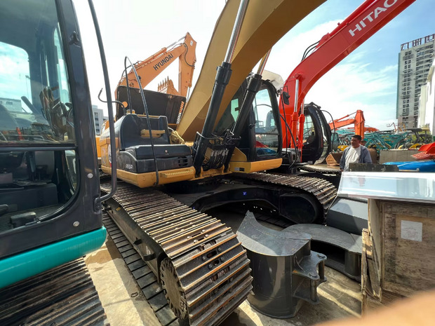 Vikšrinis ekskavatorius 2020 Caterpillar 323D: foto 12