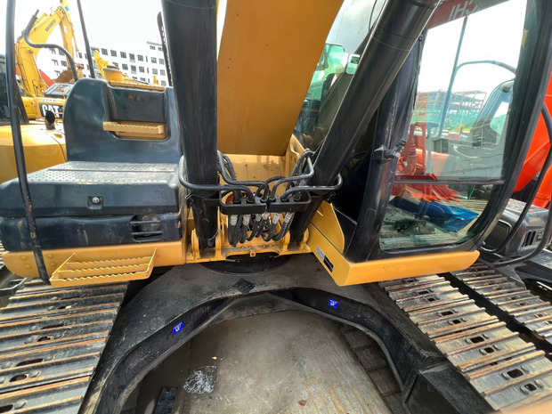 Vikšrinis ekskavatorius 2020 Caterpillar 323D: foto 6