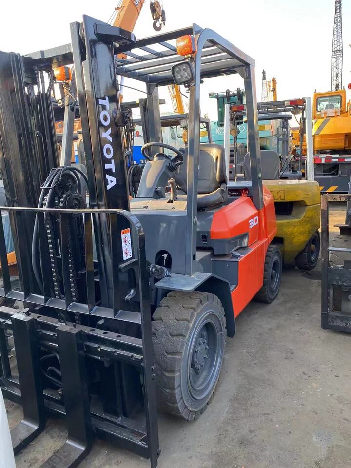 Toyota FDZN30 - Šakinis krautuvas: foto 1 Toyota FDZN30 - Šakinis krautuvas: foto 1