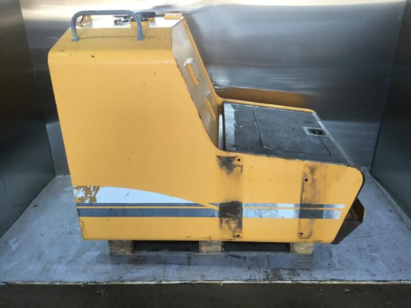 Liebherr A934C Li / R934C / R934 IND - Degalų bakas: foto 2 Liebherr A934C Li / R934C / R934 IND - Degalų bakas: foto 2