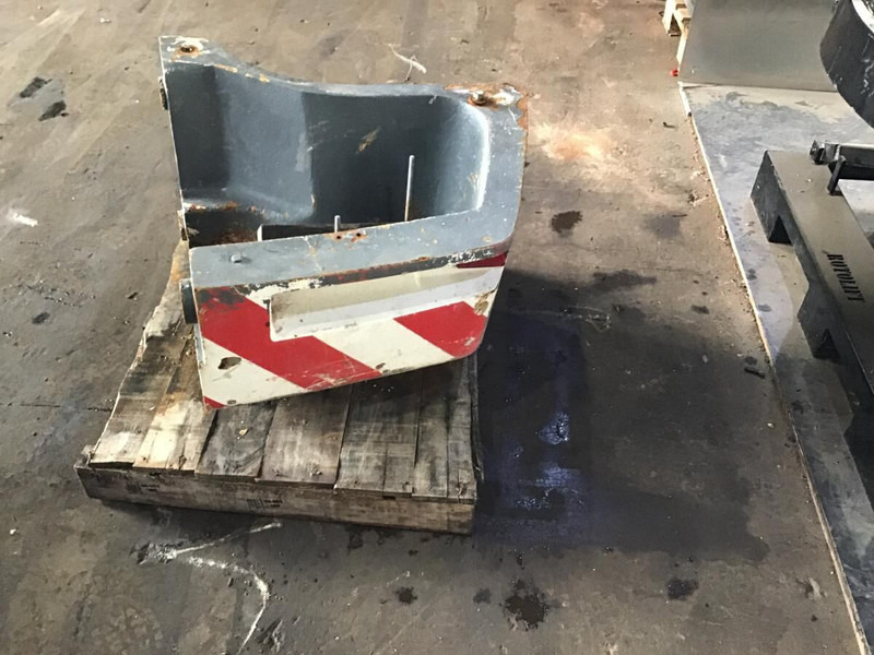 Liebherr Counterweight Right - Atsvara - Žemės ūkio technika: foto 1 Liebherr Counterweight Right - Atsvara - Žemės ūkio technika: foto 1