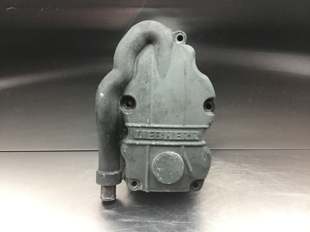 Liebherr Cylinderhead Cover - Cilindrų blokas: foto 4 Liebherr Cylinderhead Cover - Cilindrų blokas: foto 4