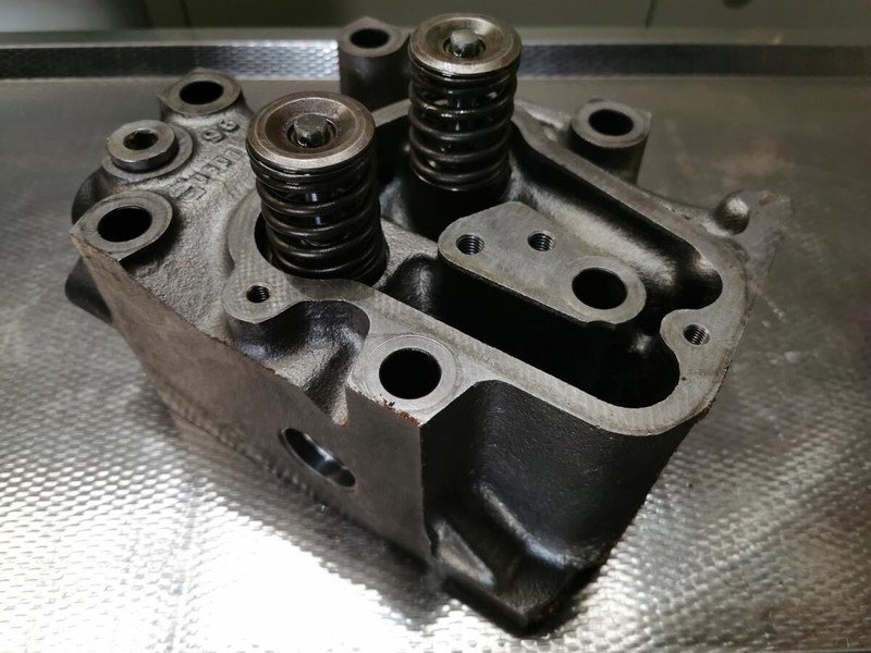 Liebherr Cylinderhead - Cilindrų blokas: foto 1 Liebherr Cylinderhead - Cilindrų blokas: foto 1