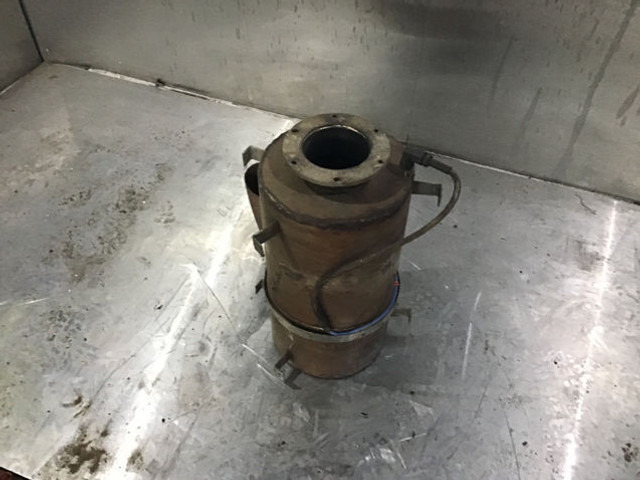 Liebherr Exhaust Silencer - Duslintuvas: foto 1 Liebherr Exhaust Silencer - Duslintuvas: foto 1