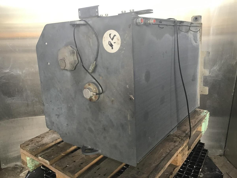 Liebherr Fuel Tank - Degalų bakas: foto 2 Liebherr Fuel Tank - Degalų bakas: foto 2