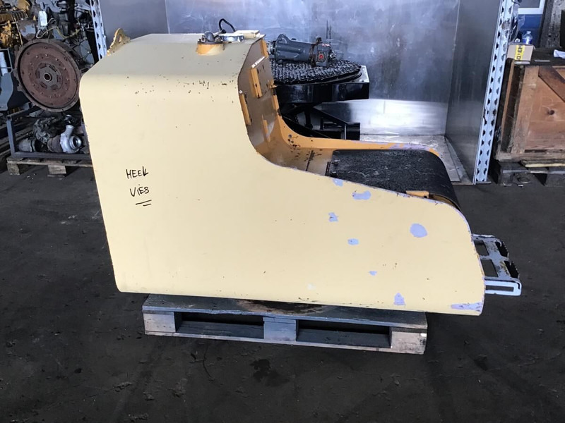 Liebherr Fuel Tank - Degalų bakas: foto 1 Liebherr Fuel Tank - Degalų bakas: foto 1