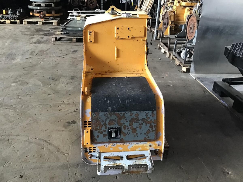 Liebherr Fuel Tank - Degalų bakas: foto 2 Liebherr Fuel Tank - Degalų bakas: foto 2