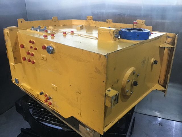 Liebherr Hydraulic Tank - Hidraulinis bakas: foto 1 Liebherr Hydraulic Tank - Hidraulinis bakas: foto 1
