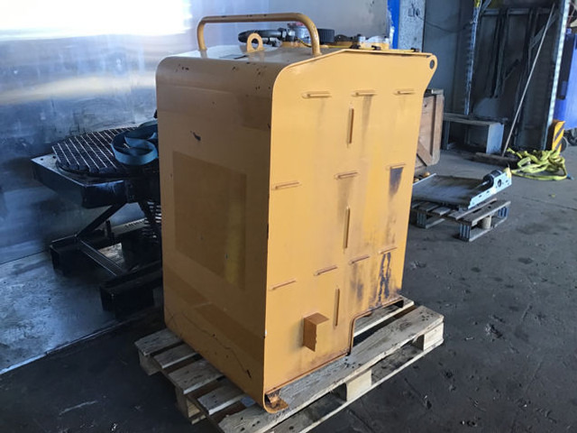 Liebherr Hydraulic Tank - Hidraulinis bakas: foto 3 Liebherr Hydraulic Tank - Hidraulinis bakas: foto 3