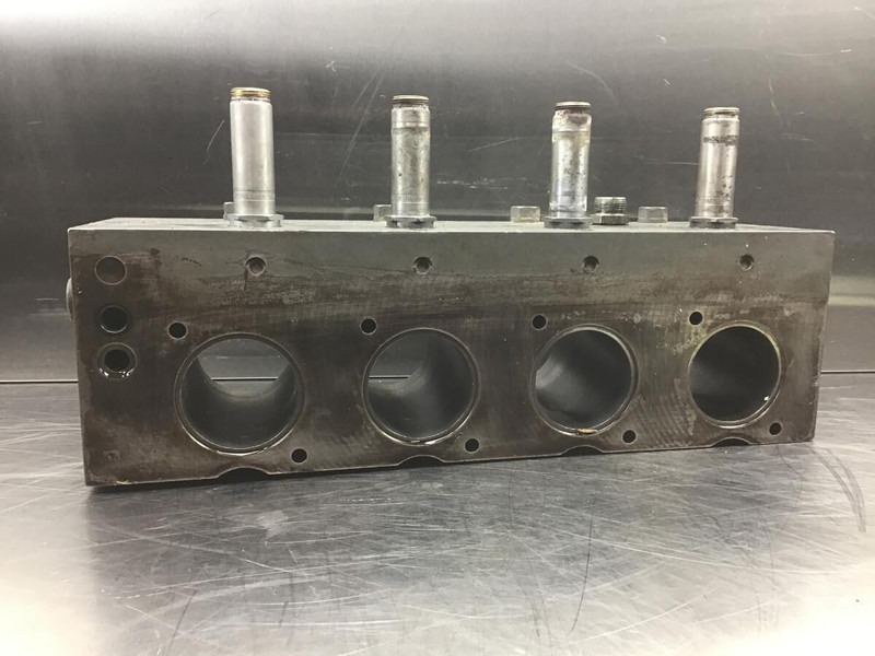 Liebherr Intermediate Plate - Cilindrų blokas: foto 1 Liebherr Intermediate Plate - Cilindrų blokas: foto 1