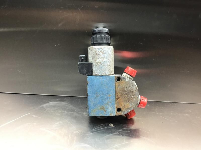 Liebherr LU1050 C - Elektros sistema: foto 1 Liebherr LU1050 C - Elektros sistema: foto 1