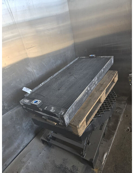 Liebherr Oilcooler - Alyvos aušintuvas: foto 2 Liebherr Oilcooler - Alyvos aušintuvas: foto 2