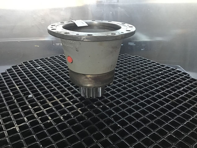 Liebherr Output Shaft Housing - Stebulė: foto 2 Liebherr Output Shaft Housing - Stebulė: foto 2