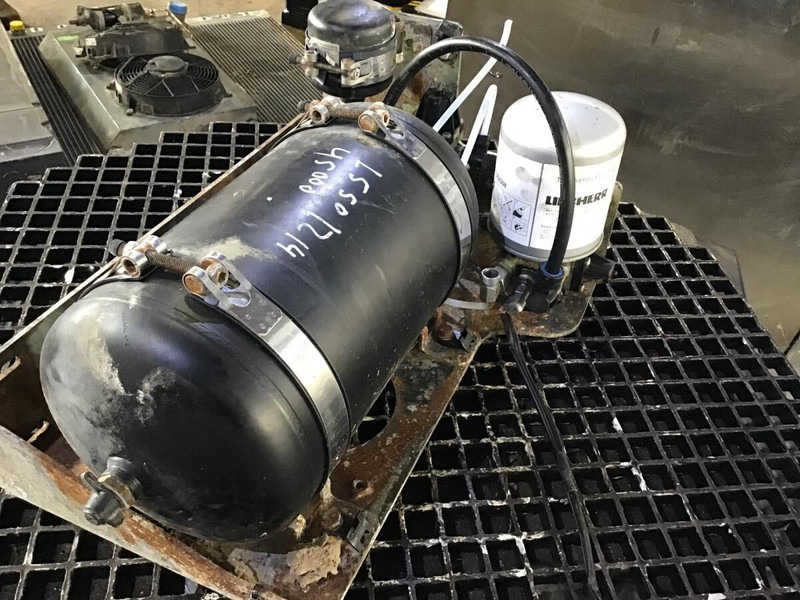 Liebherr Pressure Tank - Degalų bakas: foto 2 Liebherr Pressure Tank - Degalų bakas: foto 2