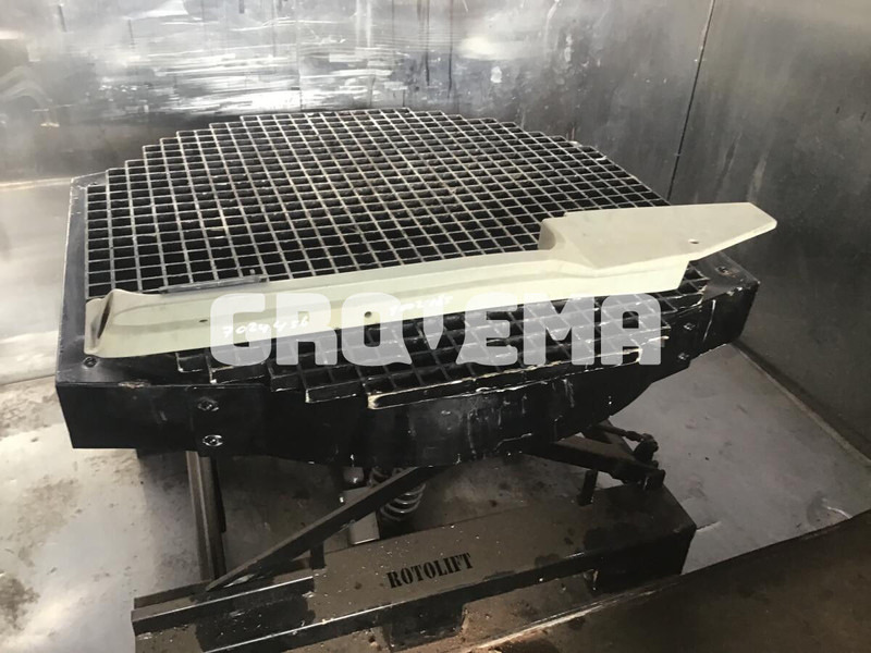 Liebherr R914STD / R914HDSL / R914B / R914 EW / R904 / R924 B / R934 / R934B / R954B / R964B / R974B / R974 - Oro įsiurbimo vamzdis: foto 1 Liebherr R914STD / R914HDSL / R914B / R914 EW / R904 / R924 B / R934 / R934B / R954B / R964B / R974B / R974 - Oro įsiurbimo vamzdis: foto 1