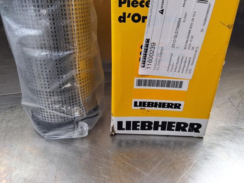 Liebherr R922 / R924 / R922 LC / R914 COMPACT / R920 LC / R920 NLC / R918 XLC / R918 LC / R918 NLC / R924 LC - Oro filtras: foto 2 Liebherr R922 / R924 / R922 LC / R914 COMPACT / R920 LC / R920 NLC / R918 XLC / R918 LC / R918 NLC / R924 LC - Oro filtras: foto 2