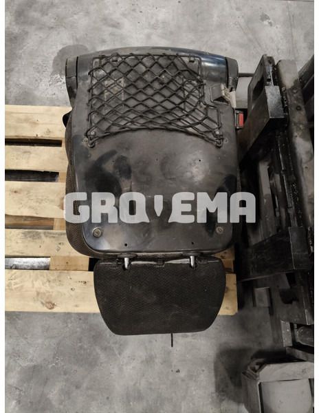 Liebherr R926 COMP / R946 LC / R946 LC-V / R946 NLC / R946 S-HD / R950 / R950 LC-V / R950 S-HD / R922 LC / R926 LC / R920 LC / R920 NLC / - Sėdynė: foto 1 Liebherr R926 COMP / R946 LC / R946 LC-V / R946 NLC / R946 S-HD / R950 / R950 LC-V / R950 S-HD / R922 LC / R926 LC / R920 LC / R920 NLC / - Sėdynė: foto 1