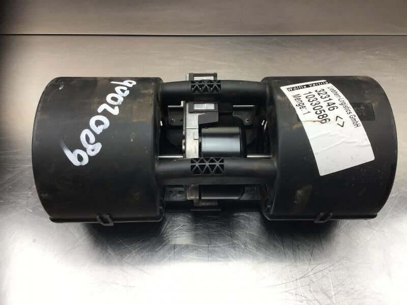 Liebherr R946 LC / R946 NLC / R956 / R976 / R926 LC / R920 / R920 LC - Salono ventiliatorius: foto 2 Liebherr R946 LC / R946 NLC / R956 / R976 / R926 LC / R920 / R920 LC - Salono ventiliatorius: foto 2