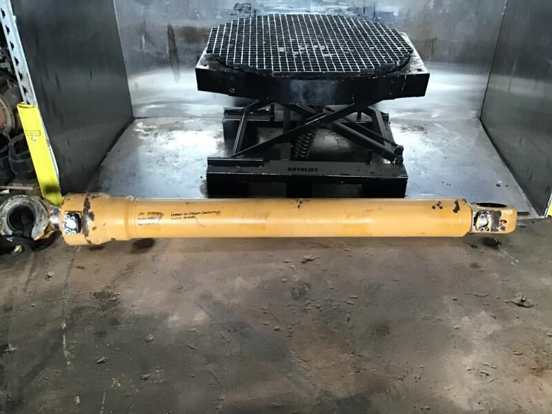 Liebherr R964B / R964B-HD / R964B EW Litronic - Hidraulinis cilindras: foto 2 Liebherr R964B / R964B-HD / R964B EW Litronic - Hidraulinis cilindras: foto 2