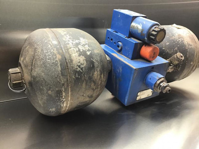 Liebherr Shock Absorber - Amortizatoriai: foto 2 Liebherr Shock Absorber - Amortizatoriai: foto 2