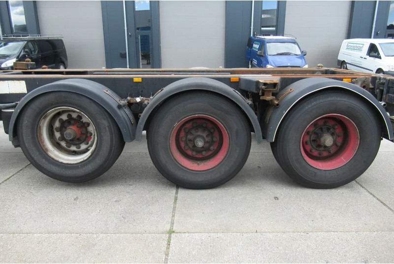 Renders Container Chassis / Extendable on rear / BPW + drum - Konteineris-vežimus/ Sukeisti kūną puspriekabė: foto 5 Renders Container Chassis / Extendable on rear / BPW + drum - Konteineris-vežimus/ Sukeisti kūną puspriekabė: foto 5