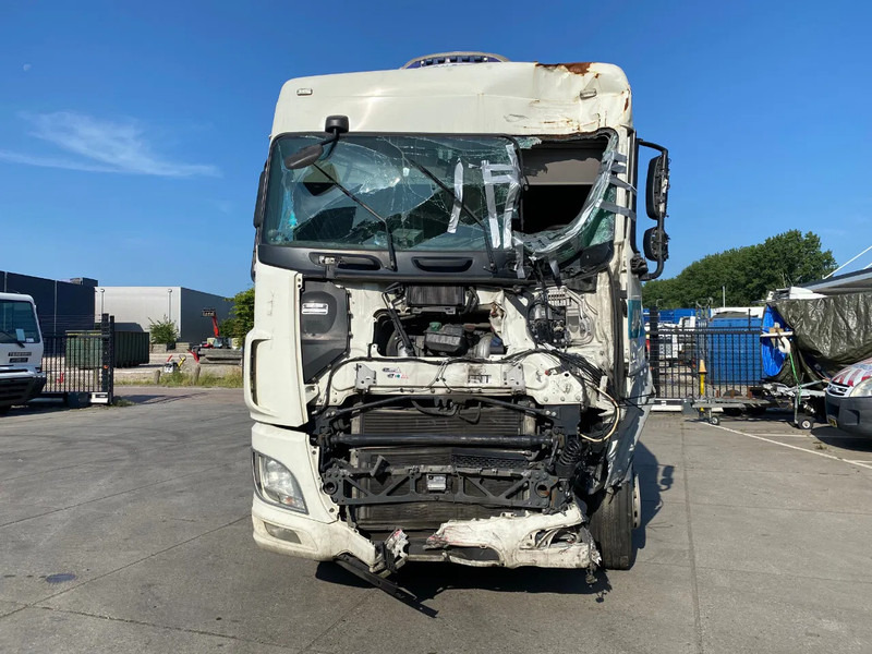 DAF XF 106.460 SC / Damaged / Stand Airco - Vilkikas: foto 2 DAF XF 106.460 SC / Damaged / Stand Airco - Vilkikas: foto 2