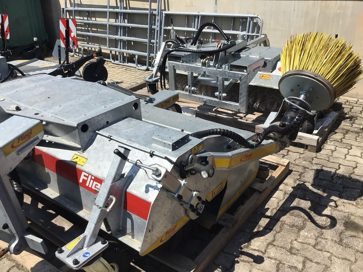 Fliegl Profi 2300 - Rotacinė šluota: foto 3 Fliegl Profi 2300 - Rotacinė šluota: foto 3
