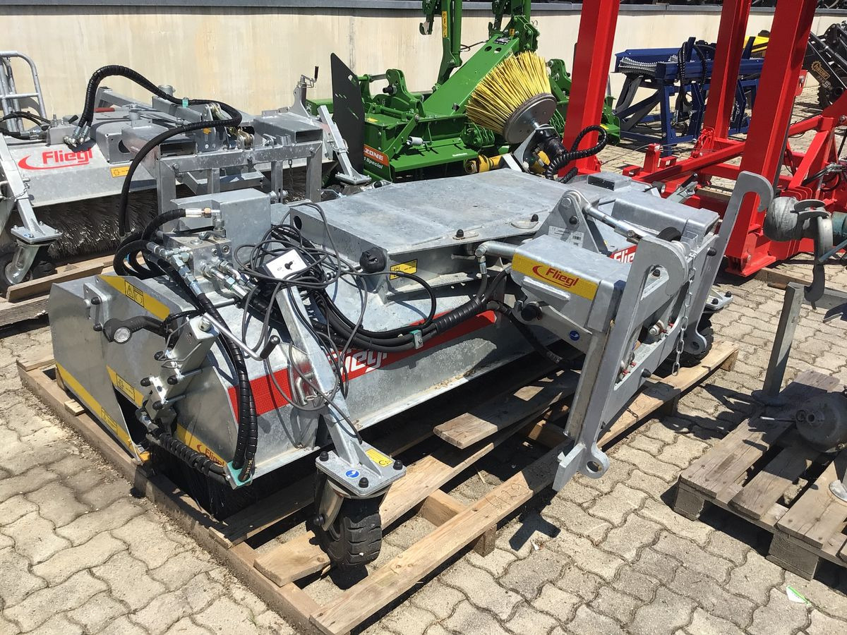 Fliegl Profi 2300 - Rotacinė šluota: foto 1 Fliegl Profi 2300 - Rotacinė šluota: foto 1