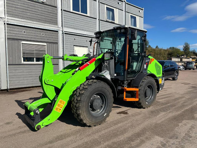 LIUGONG 820 TE Electric - Ratinis krautuvas: foto 1 LIUGONG 820 TE Electric - Ratinis krautuvas: foto 1