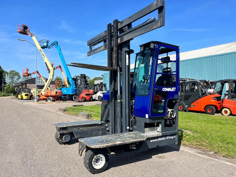 Combilift C4000 4 WAY FORKLIFT - Šakinis krautuvas su privažiavimu iš keturių pusių: foto 1 Combilift C4000 4 WAY FORKLIFT - Šakinis krautuvas su privažiavimu iš keturių pusių: foto 1
