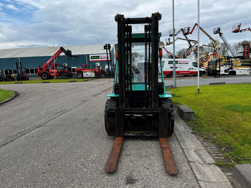 Mitsubishi FD45 - Dyzelinis krautuvas: foto 5 Mitsubishi FD45 - Dyzelinis krautuvas: foto 5