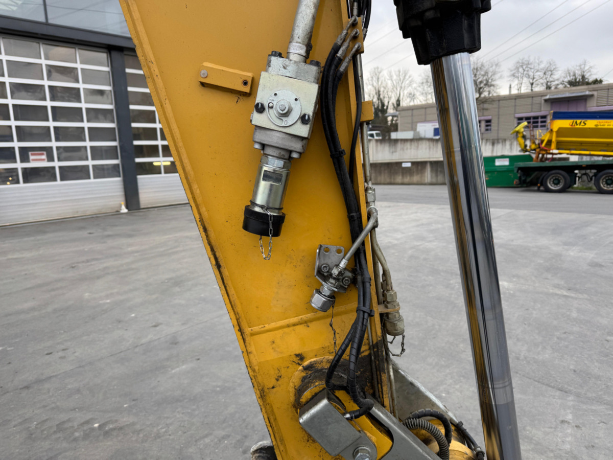 Ratinis ekskavatorius CATERPILLAR M320F Oilquick: foto 10