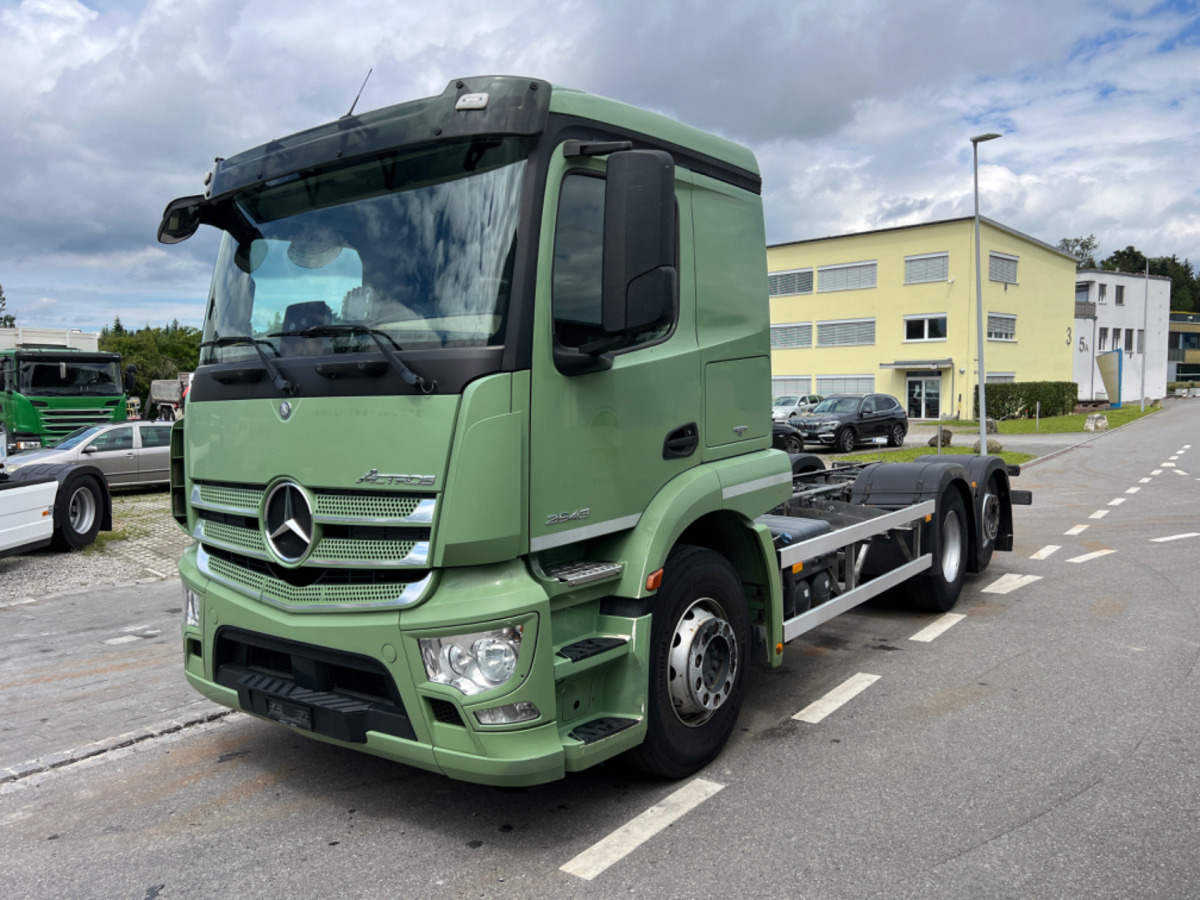 MERCEDES Actros 2543 6x2 - Važiuoklės sunkvežimis: foto 1 MERCEDES Actros 2543 6x2 - Važiuoklės sunkvežimis: foto 1