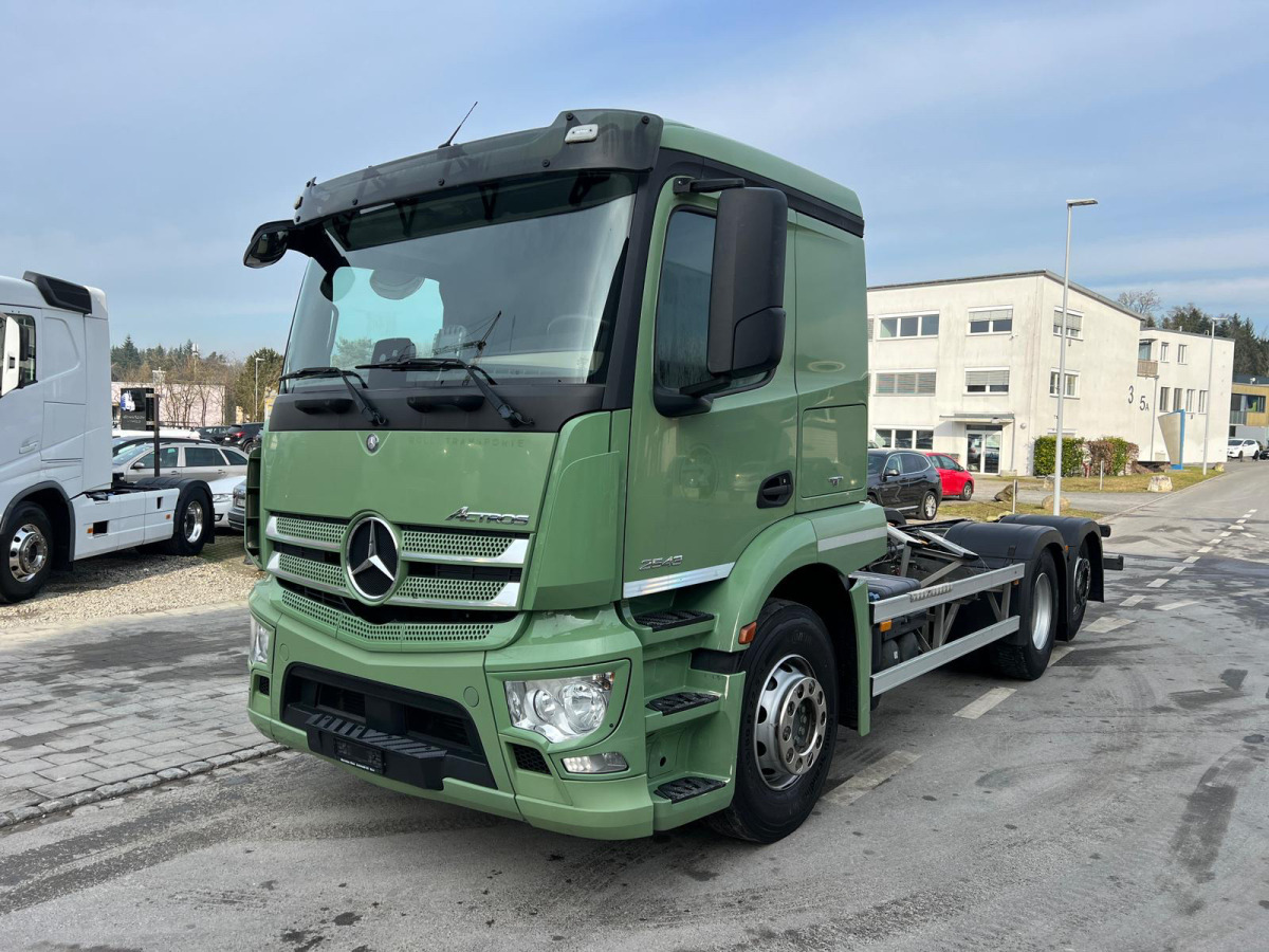 MERCEDES Actros 2543 6x2 - Važiuoklės sunkvežimis: foto 1 MERCEDES Actros 2543 6x2 - Važiuoklės sunkvežimis: foto 1