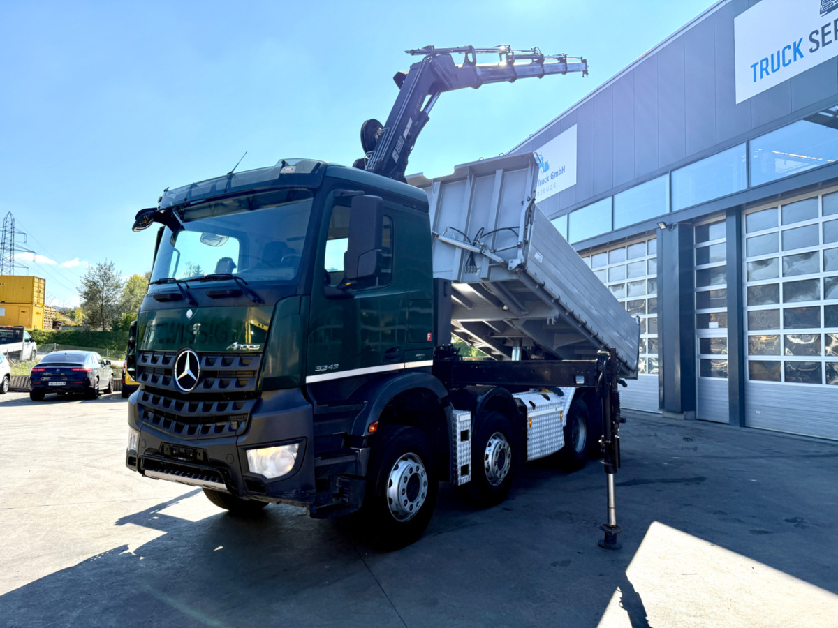 MERCEDES Arocs 3242 8x4 Hiab 166-4 - Savivartis sunkvežimis, Sunkvežimis su kranu: foto 3 MERCEDES Arocs 3242 8x4 Hiab 166-4 - Savivartis sunkvežimis, Sunkvežimis su kranu: foto 3