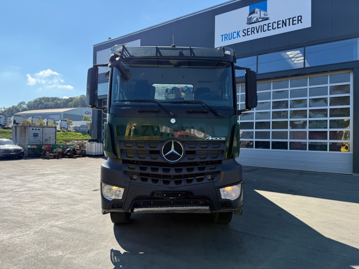 MERCEDES Arocs 3242 8x4 Hiab 166-4 - Savivartis sunkvežimis, Sunkvežimis su kranu: foto 4 MERCEDES Arocs 3242 8x4 Hiab 166-4 - Savivartis sunkvežimis, Sunkvežimis su kranu: foto 4
