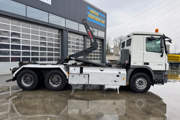Mercedes-Benz Actros 2644 6x4 Hiab - Hook-lift sunkvežimis: foto 3 Mercedes-Benz Actros 2644 6x4 Hiab - Hook-lift sunkvežimis: foto 3